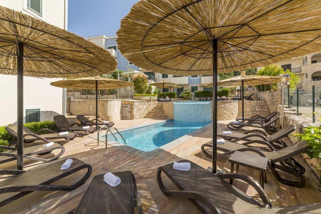 Seaesta Apartment Pool And Beach Slatine Kültér fotó